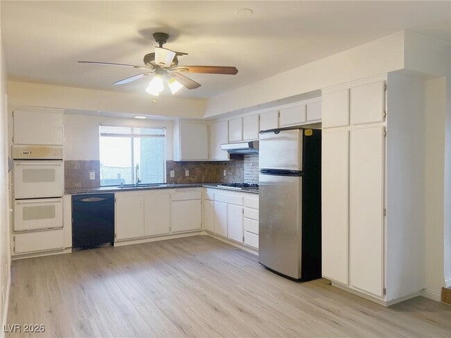 6802 Bonillo Dr in Las Vegas, NV - Building Photo - Building Photo