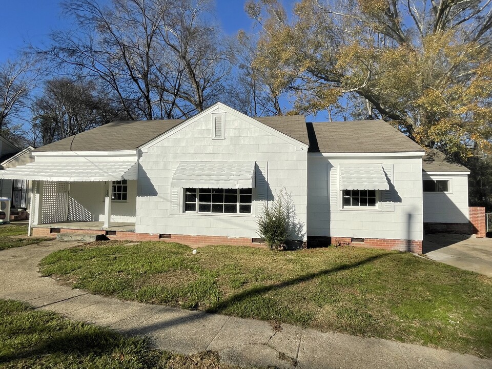 744 Cedarhurst Rd in Jackson, MS - Building Photo