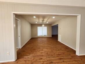 8023 S Braeswood Blvd in Houston, TX - Building Photo - Building Photo
