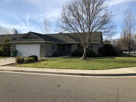 3419 Oak St in Anderson, CA - Building Photo