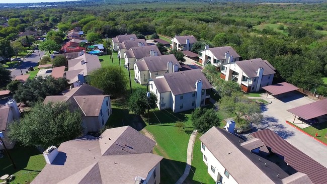 Emerald Square Apartments in San Antonio, TX - Building Photo - Building Photo