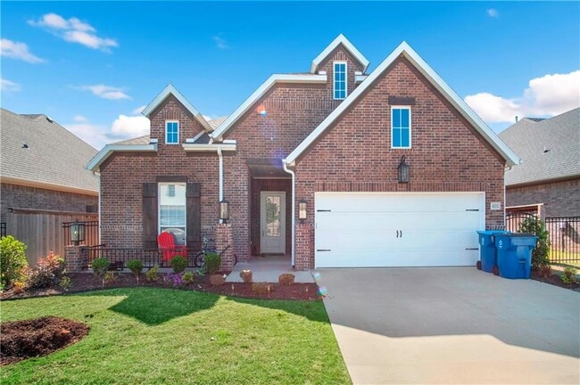 property at 4702 SW Lilly St