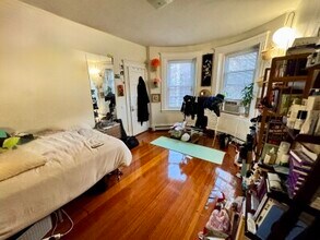 212 Winthrop Rd, Unit 1 in Brookline, MA - Building Photo - Building Photo