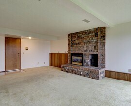 2371 Strawberry Hill Ln in Oak Harbor, WA - Building Photo - Building Photo