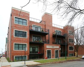 2300 W Foster Ave in Chicago, IL - Building Photo - Building Photo