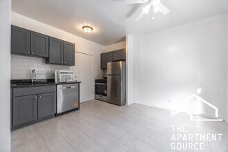 1319 W Estes Ave, Unit 22 in Chicago, IL - Foto de edificio - Building Photo