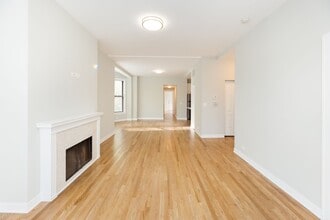 2922 W Logan Blvd, Unit 2W in Chicago, IL - Building Photo - Building Photo