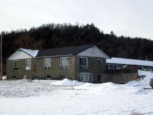 3507-3509 Claremont Rd in Charlestown, NH - Foto de edificio