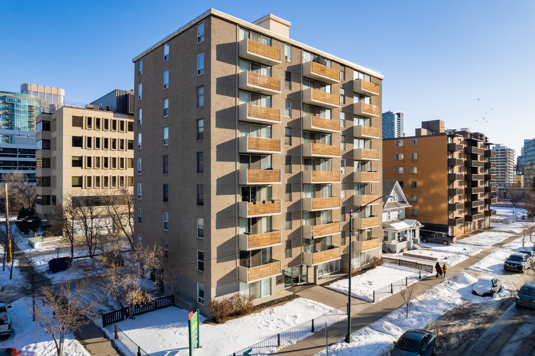 Soho One in Calgary, AB - Building Photo