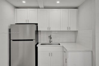 5657 Grant St in Hollywood, FL - Building Photo - Building Photo