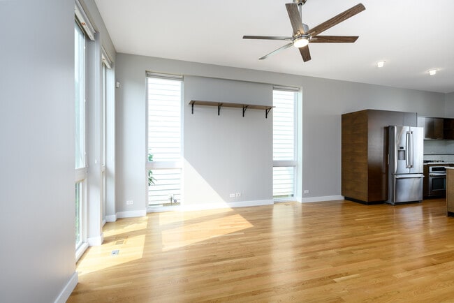 4412 W Waveland Ave in Chicago, IL - Building Photo - Building Photo