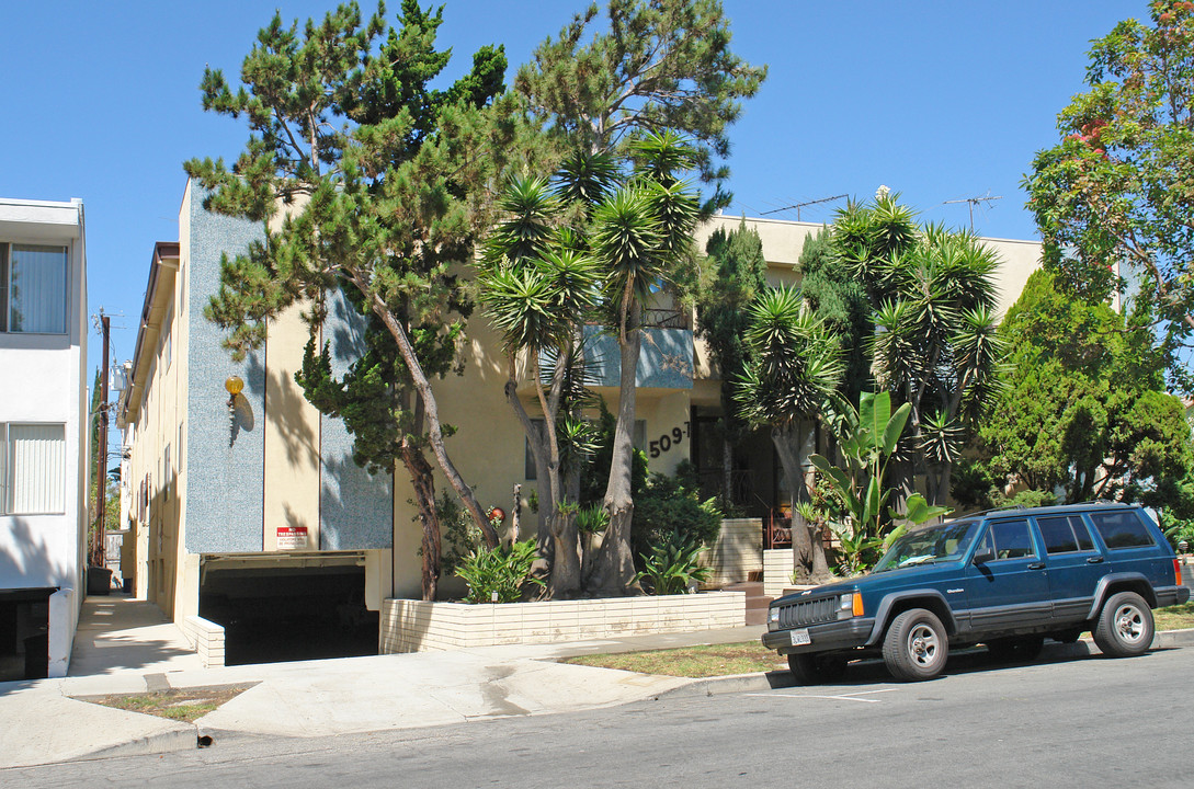 509 N Kings Rd in West Hollywood, CA - Building Photo