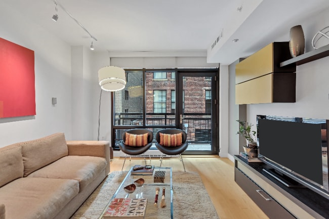 912 F St NW, Unit 102 in Washington, DC - Building Photo - Building Photo