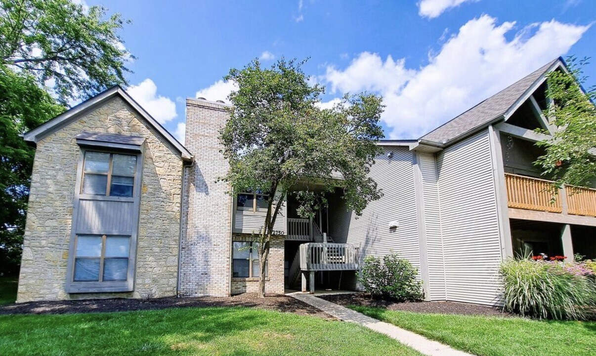 2750 Greystone Dr, Unit B in Columbus, OH - Foto de edificio