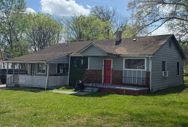 2426 Cloud Springs Rd in Rossville, GA - Building Photo - Building Photo