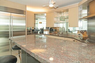 88 Piikoi St in Honolulu, HI - Building Photo - Building Photo