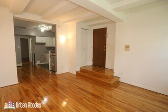 5517 N Kenmore Ave, Unit M09B in Chicago, IL - Building Photo - Building Photo