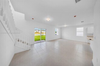 2448 SE 27th Terrace in Homestead, FL - Building Photo - Building Photo