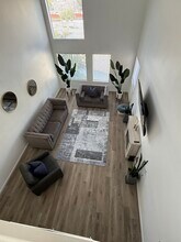 1118 Valencia St in Los Angeles, CA - Foto de edificio - Building Photo