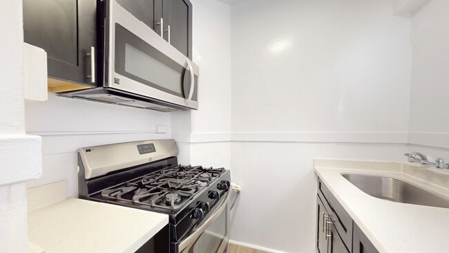 1049 Post St in San Francisco, CA - Building Photo - Building Photo