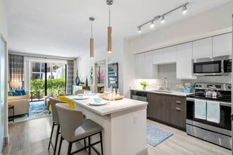 Cortland Deerfield Station in Deerfield Beach, FL - Foto de edificio - Building Photo