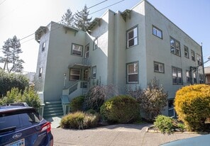 319 N 8th St in Coos Bay, OR - Building Photo