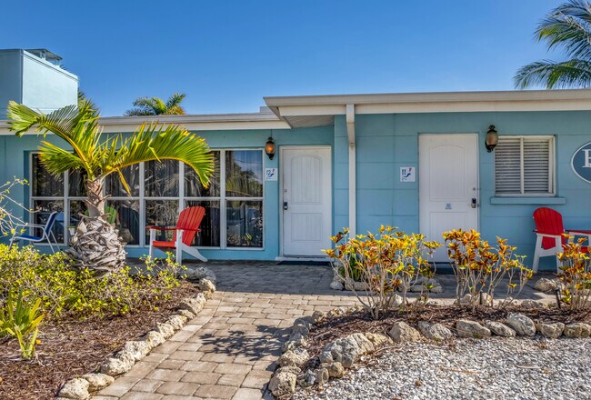 124 Columbus Blvd in Sarasota, FL - Foto de edificio - Building Photo