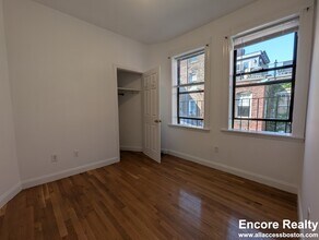 24 Phillips St, Unit 17 in Boston, MA - Foto de edificio - Building Photo