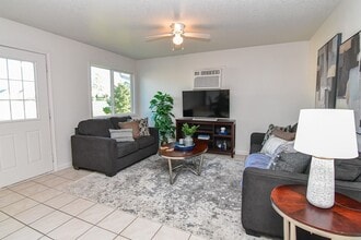 Cherry Creek in Winterset, IA - Foto de edificio - Interior Photo