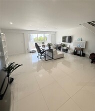 3121 Commodore Plaza in Miami, FL - Building Photo - Building Photo