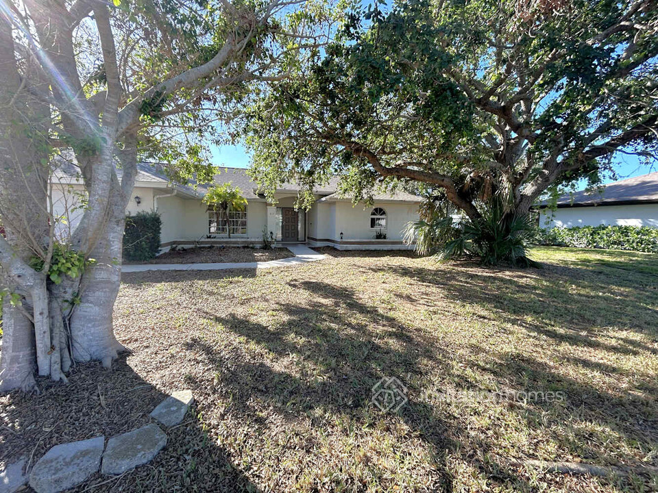 417 Bayside Ln in Nokomis, FL - Building Photo