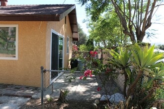 820 W Harriet St in Altadena, CA - Building Photo - Building Photo