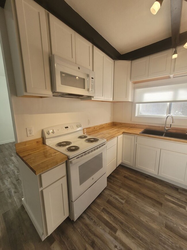 property at 619 Ash St