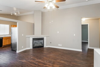 8240 10 Gallon Ct in Las Vegas, NV - Building Photo - Building Photo