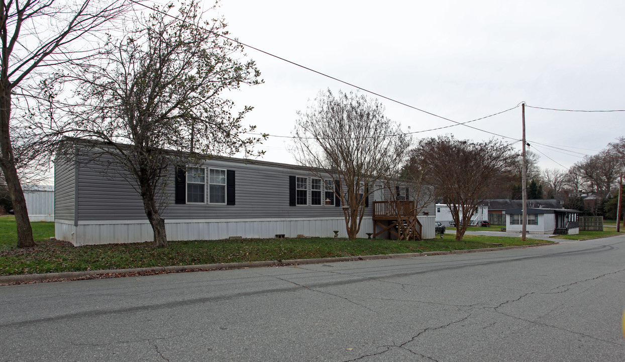 943 Oak St in Mooresville, NC - Building Photo