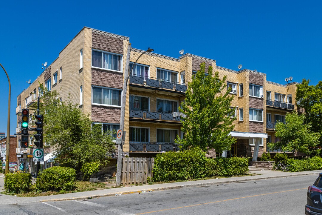 4765 Vézina Rue in Montréal, QC - Building Photo