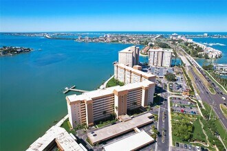 5108 Brittany Dr S in St. Petersburg, FL - Building Photo - Building Photo