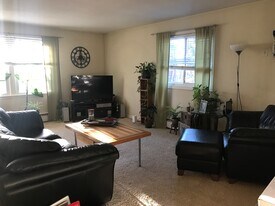 2706 Humboldt Ave S, Unit 302