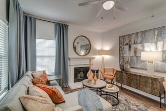 Cortland at Valley Ranch in Irving, TX - Foto de edificio - Building Photo