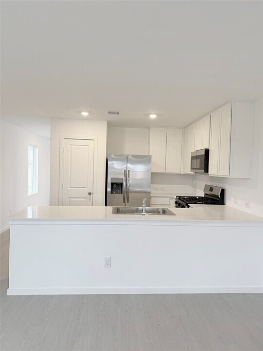 447 Southern Magnolia Wy in Magnolia, TX - Building Photo