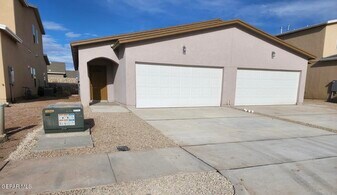 712 HC Gilbert Minjares Dr in Socorro, TX - Building Photo
