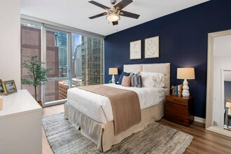 380 N La Salle St-Unit -1 in Chicago, IL - Building Photo - Building Photo