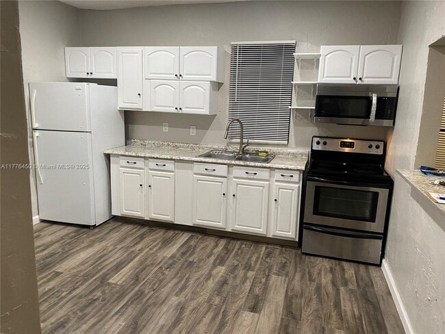 3011 Broadway in West Palm Beach, FL - Building Photo - Building Photo