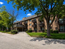 245 W Main St in Lake Zurich, IL - Building Photo