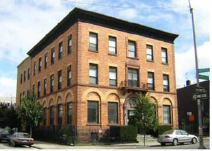 484 Humboldt St in Brooklyn, NY - Building Photo - Building Photo