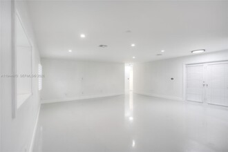 9825 SW 196th St in Cutler Bay, FL - Building Photo - Building Photo