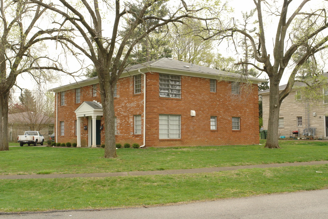 8800 Malvern Hill Rd in Louisville, KY - Foto de edificio