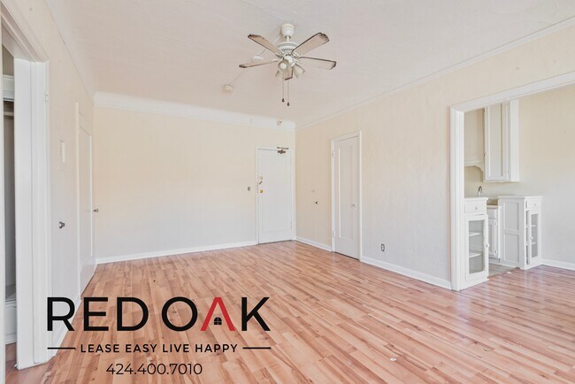 607 S Dunsmuir Ave in Los Angeles, CA - Foto de edificio - Building Photo