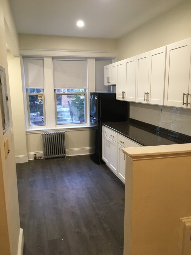 1768 Beacon St, Unit 3 in Brookline, MA - Building Photo - Building Photo