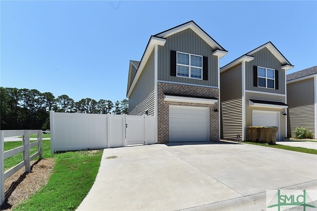 15 Walker Ct in Richmond Hill, GA - Foto de edificio - Building Photo